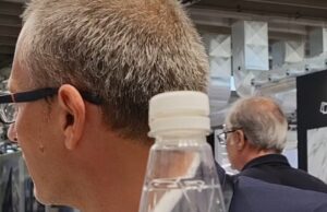 “Chi beve acqua, va sano e va lontano”: la campagna social di Stilmarmo per una movida più sicura