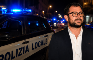 INVESTE UN AGENTE E FUGGE PER OLTRE UN’ORA: IL SINDACO RINGRAZIA LA POLIZIA LOCALE PER L’ARRESTO