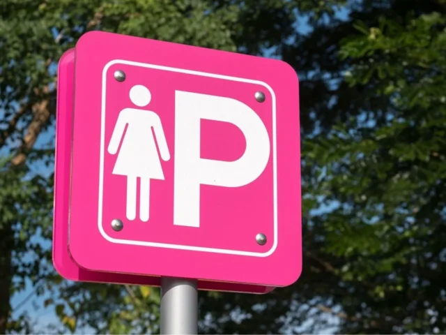 parcheggio-rosa